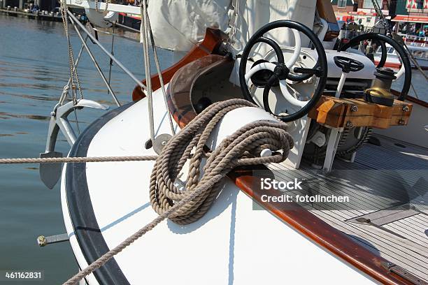 Barca A Vela Nel Porto Di Volendam - Fotografie stock e altre immagini di Acqua - Acqua, Ambientazione esterna, Ambientazione tranquilla