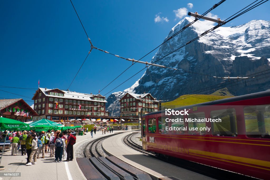 Jungfraubahn e Kleine Scheidegg Station, Alpes suíços - Royalty-free Aldeia Foto de stock