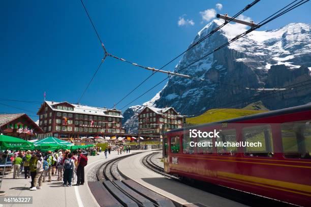 Jungfraubahn И Kleine Scheidegg Вокзала Швейцарские Альпы — стоковые фотографии и другие картинки Бернское нагорье