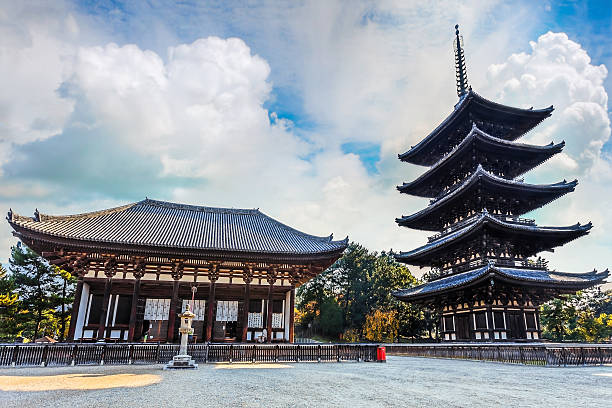 five-storied pagoda at kofukuji temple in nara - 興福寺 奈良 個照片及圖片檔