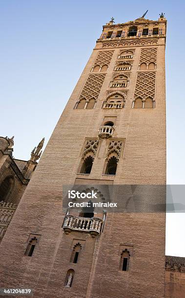 Foto de La Giralda Torre Do Sino Da Catedral De Sevilha Andaluzia Espanha e mais fotos de stock de Andaluzia