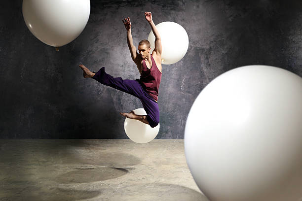 модные современный танец - contemporary ballet стоковые фото и изображения