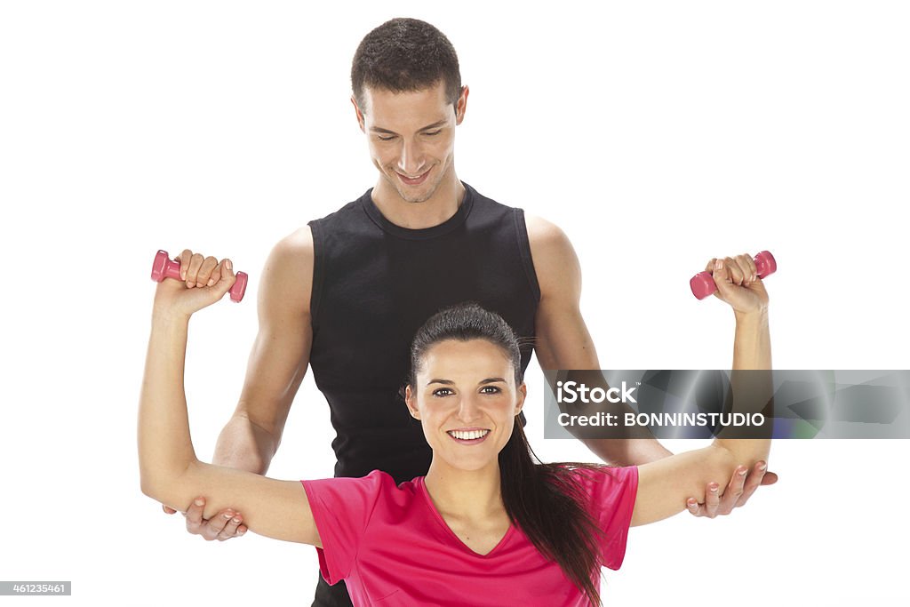 Mujer con su entrenador personal fitness ejercicio con pesas - Foto de stock de Actividades recreativas libre de derechos