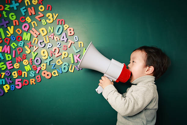 mignon asie enfants - alphabet blackboard text child photos et images de collection
