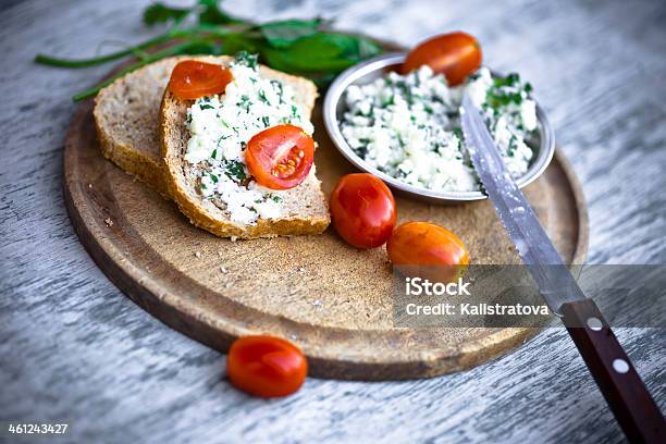 Pan Y Salsa Foto de stock y más banco de imágenes de Alimento - Alimento, Cena, Cocina - Estructura de edificio