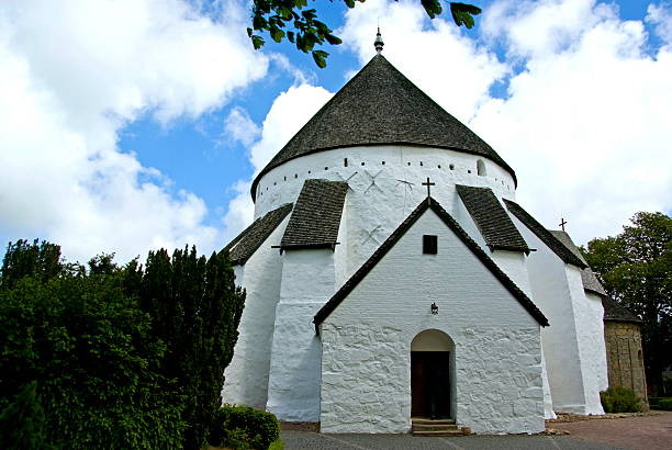 igreja redonda - church romanesque denmark danish culture - fotografias e filmes do acervo