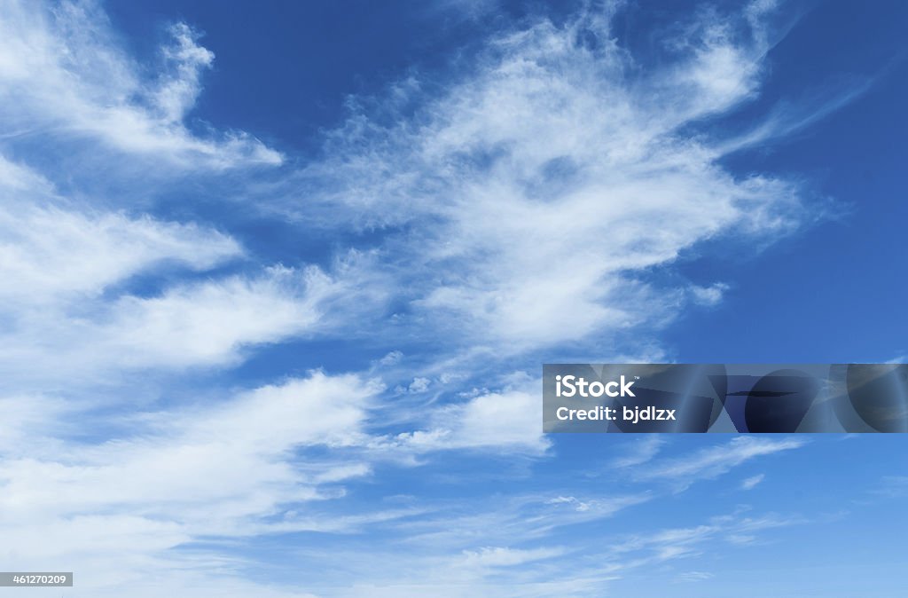 Ciel bleu et nuages - Photo de Beauté libre de droits