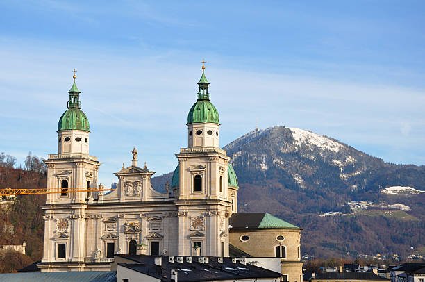 barocke dom, salzburg, österreich - kollegienkirche stock-fotos und bilder