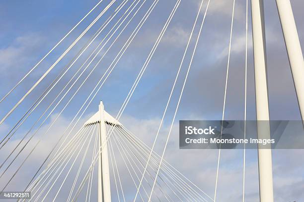 Hungerford Bridge A Londra Inghilterra - Fotografie stock e altre immagini di Ambientazione esterna - Ambientazione esterna, Architettura, Caratteristica architettonica