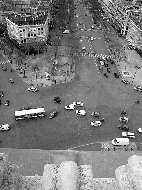 vista dall'alto di arc de triomphe 2005 - axis & allies foto e immagini stock