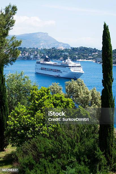 Baía De Villefranche - Fotografias de stock e mais imagens de Alpes Europeus - Alpes Europeus, Ancorado, Ao Ar Livre