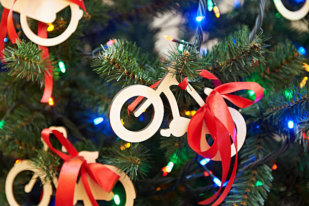 クリスマスの装飾 - gift snow yellow christmas ストックフォトと画像