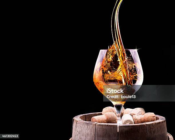 O Cognac Brandy Su Un Nero - Fotografie stock e altre immagini di Alchol - Alchol, Bere, Bibita
