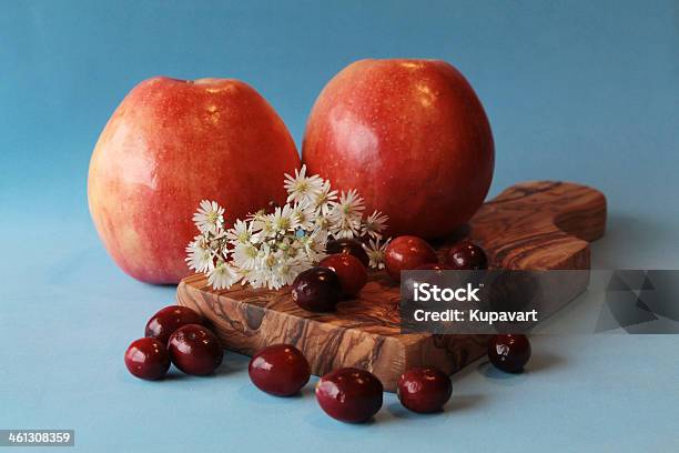 Apple Foto de stock y más banco de imágenes de Alimento - Alimento, Azul, Blanco - Color