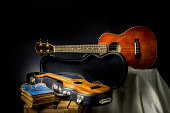 klassische-ukulele.jpg?b=1&s=170x170&k=20&c=EWca8dLGmRqrGfgCv7iytJ-87S84owlauD7L6JoBLz8=