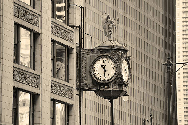 istock Chicago downtown street view 461772453