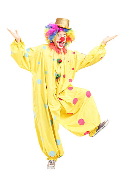 전체 길이 인물 사진 숫나사 재미있는 서커스 코미디언 제시하기 - clown costume humor wig 뉴스 사진 이미지