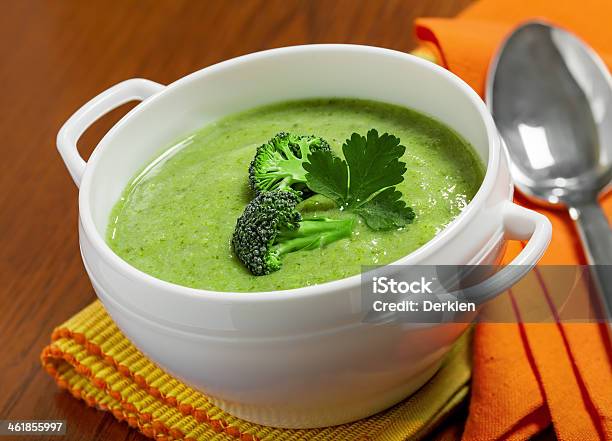 Alimentos Deliciosas Sopas Foto de stock y más banco de imágenes de Crema de bróculi - Crema de bróculi, Brécol, Sopa de crema