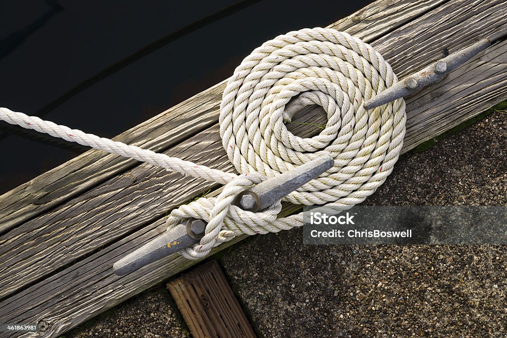 Bela misto ondulado laço de corda náutica barco linha de amarração - Foto de stock de Veículo Aquático royalty-free