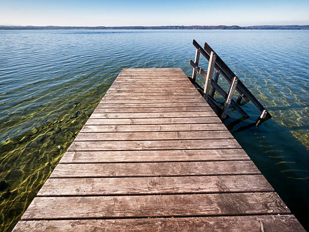 деревянная пристань - jetty old wood obsolete стоковые фото и изображения