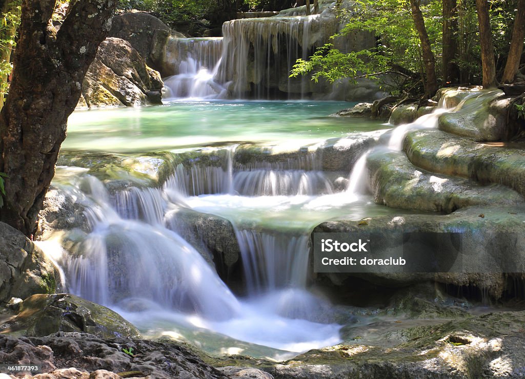 Linda cachoeira no Parque Nacional de Erawan - Foto de stock de Beleza natural - Natureza royalty-free