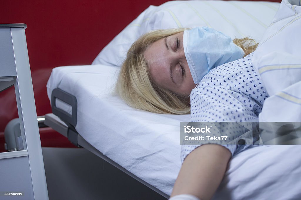 Женского пациента в больнице карантин - Стоковые фото Женщины роялти-фри