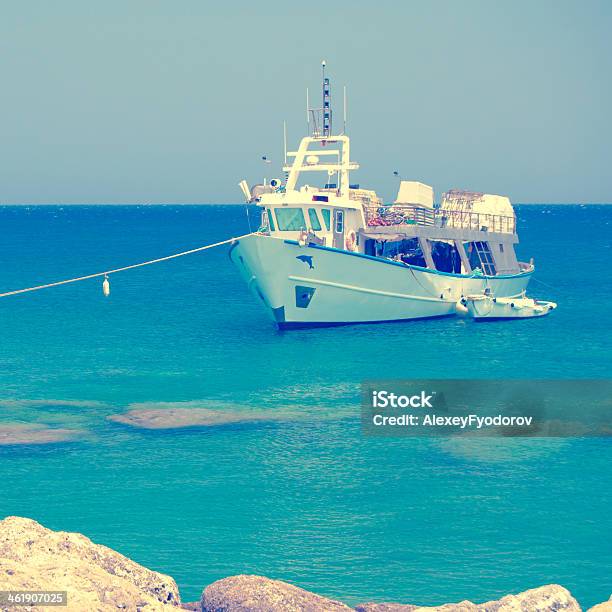 Nave Da Pesca - Fotografie stock e altre immagini di Ambientazione esterna - Ambientazione esterna, Ancorato, Blu