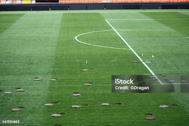 Foto de Campo De Futebol e mais fotos de stock de Bola - Bola, Bola de Futebol, Branco