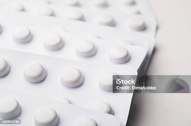 Pilha De Comprimido - Fotografias de stock e mais imagens de Antibiótico - Antibiótico, Aspirina, Branco