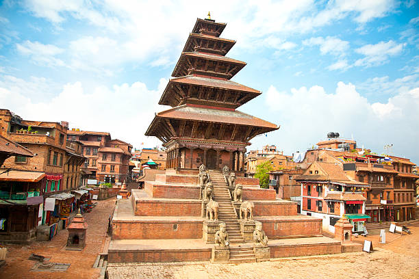 nyatapola pagoda on taumadhi square de bhaktapur, de katmandú, nep - nepalese culture nepal kathmandu bagmati fotografías e imágenes de stock