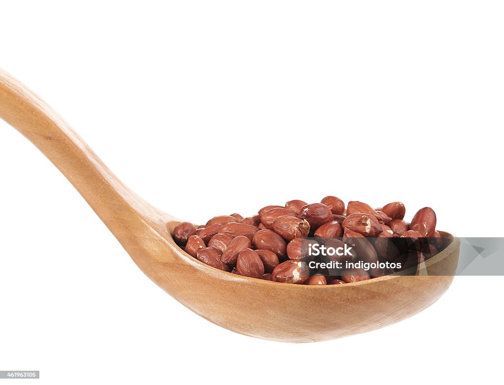 Cucchiaio di legno con arachidi. - Foto stock royalty-free di Alimentazione sana