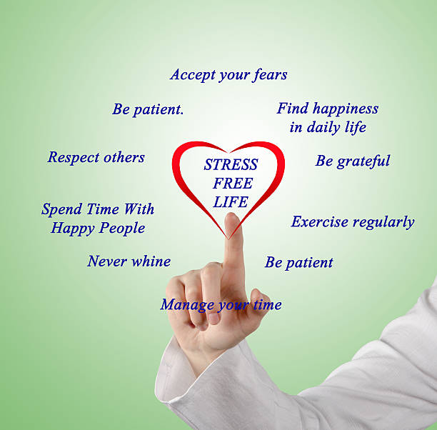 stressfrei lifestyle-tipps - human cardiovascular system heart shape human hand healthy lifestyle stock-fotos und bilder