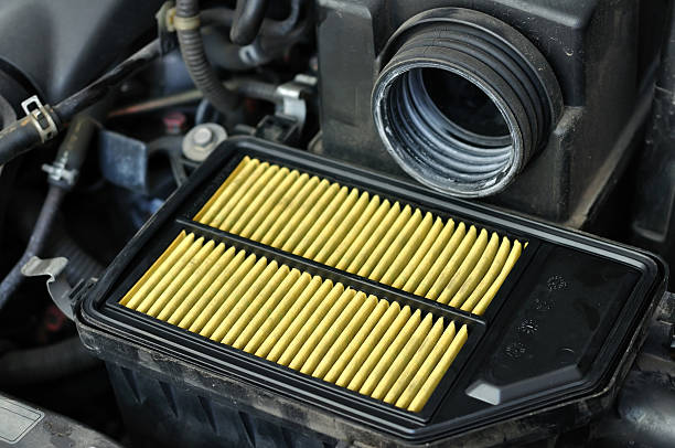processamento para mudar o motor de ar-filtro a manutenção-centro - air filter car motor vehicle engine imagens e fotografias de stock
