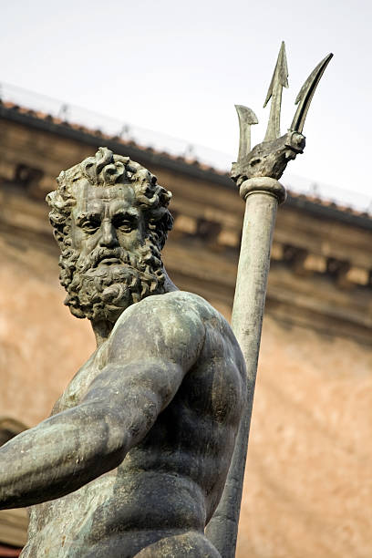 istock neptune 's portrait - bologna, piazza maggiore 462004099