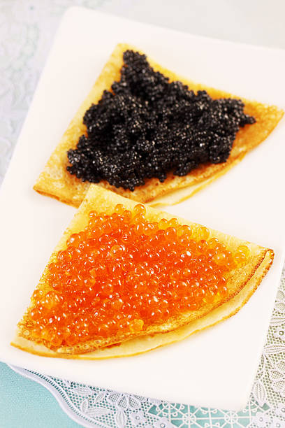 crêpes au caviar, partie - saltwater fish freshwater fish pond sturgeon photos et images de collection