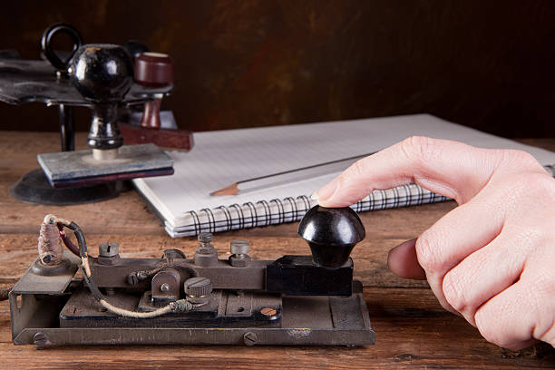 vintage comunicación - wireless telegraphy fotografías e imágenes de stock