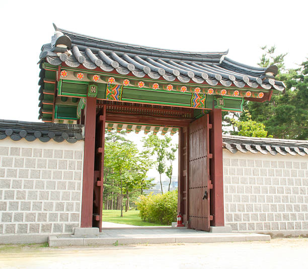 istock Traditional Korean rich family gateway 462051629