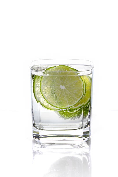 istock Sliced lime in glass of water 462117881
