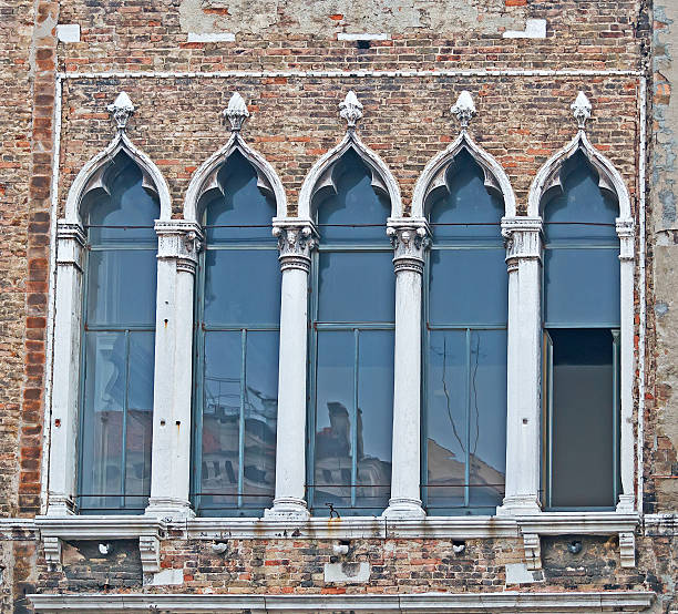 antico windows a venezia - venice italy ancient architecture creativity foto e immagini stock