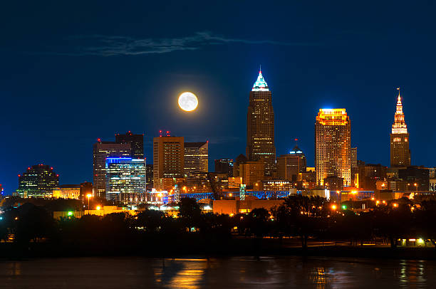 istock Moonrise over Cleveland 462136959