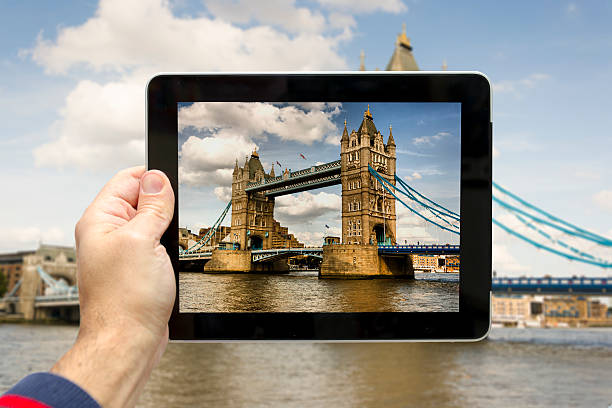 istock Taking picture with tablet of Tower Bridge 462137177