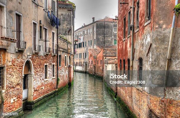 Canale Con Antiche Tubi Venezia Italia - Fotografie stock e altre immagini di Isola di Murano - Isola di Murano, Museo, Vetro