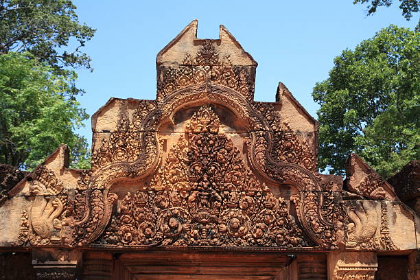 alívio de banteay srei em ankor, camboja - ankor imagens e fotografias de stock