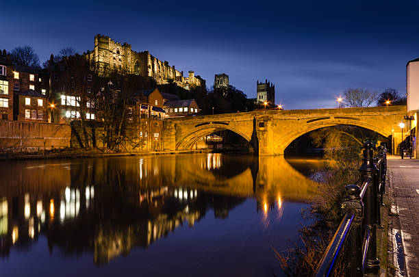 framwellgate puente sobre el río desgaste en el crepúsculo - county durham fotografías e imágenes de stock