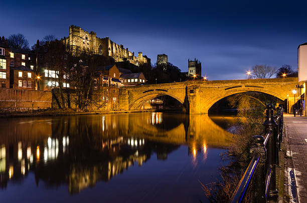 Framwellgate bridge over the river wear at twilight The Durham City skyline is dominated by its medieval castle and cathedral both sitting high above the River Wear dyrham stock pictures, royalty-free photos & images