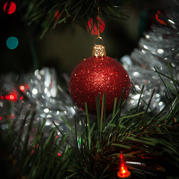 istock Glass ball on the christmas tree 462160813