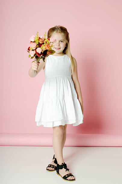 istock little girl whit flowers 462185185