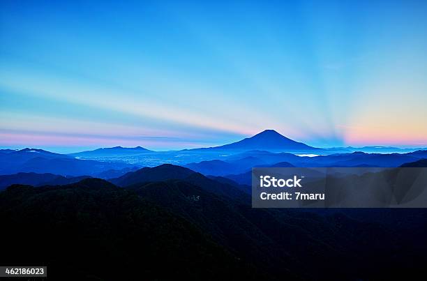 Photo libre de droit de Mtfuji Couleurs De Larcenciel Brillant banque d'images et plus d'images libres de droit de Fuji Yama - Fuji Yama, Lever du soleil, Aube