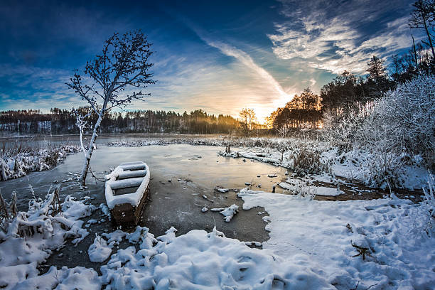 istock Winter sunrise on the frozen lake 462205037