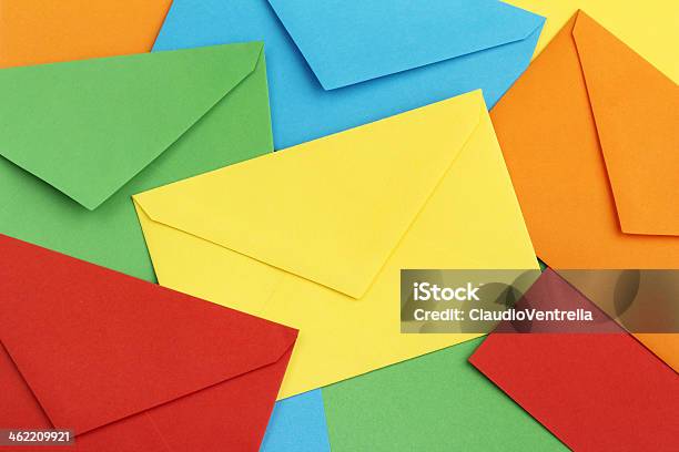 Photo libre de droit de Coloré Enveloppes De banque d'images et plus  d'images libres de droit de Enveloppe - Enveloppe, Couleur, Multicolore -  iStock